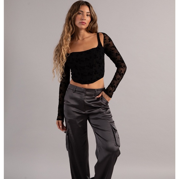 WEST OF MELROSE Flocked Corset Shrug. - Picture 2 of 4